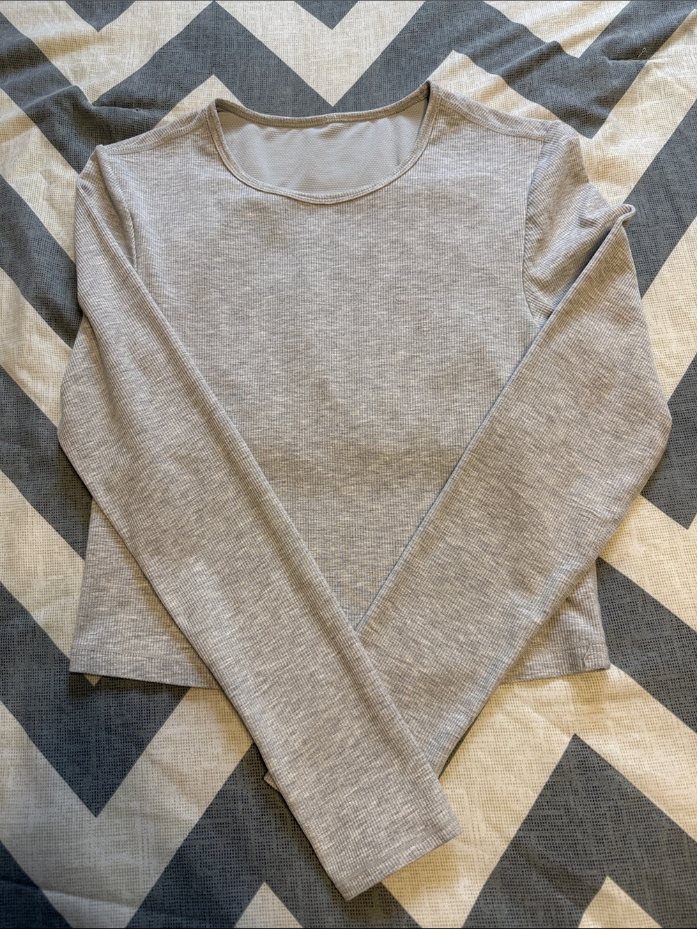 Women’s Long-Sleeve Crew Neck Top - Light Gray